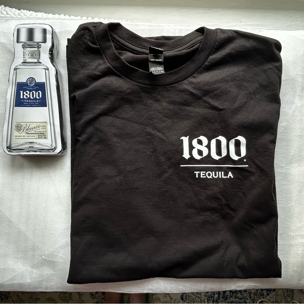 1800 Tequila Blanco Medium T-Shirt in Compressed Shape of Bottle Shrink Wrapped - Picture 3 of 10